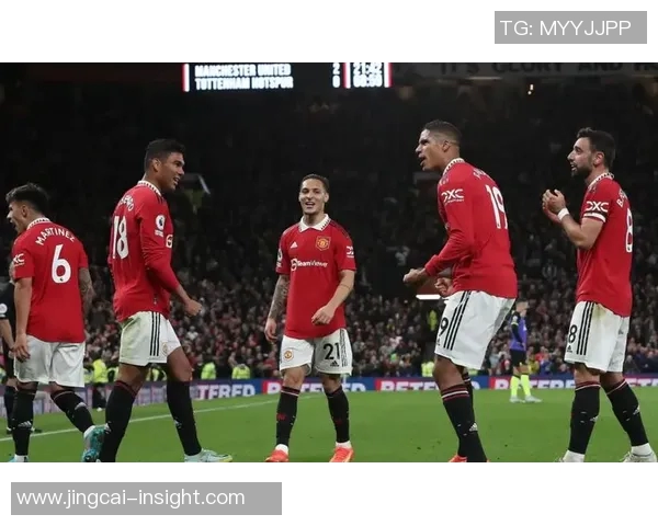 世界杯焦点战曼联与波尔图0比0乌龙球引发全场热议战术解析